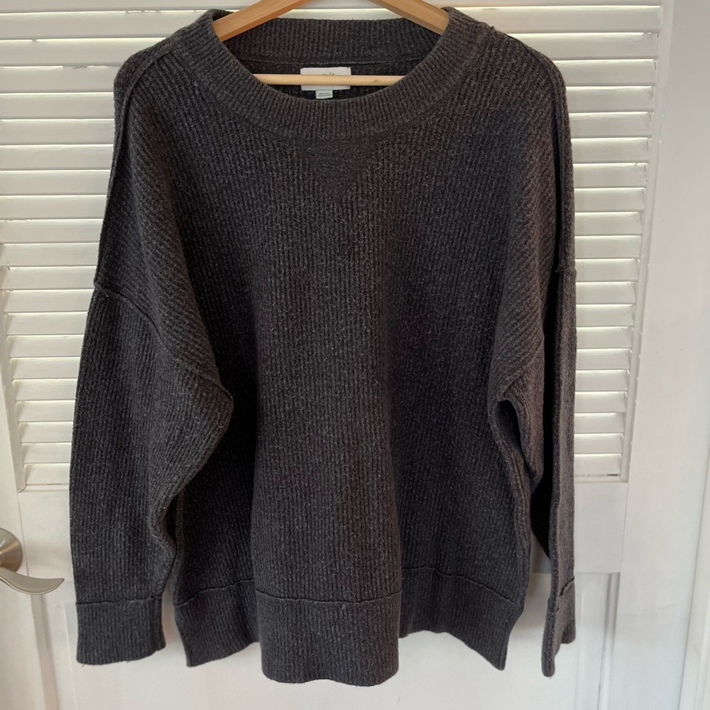 Aerie Sweater Women's M Grey Long Sleeve Crew Neck Pullover Fuzzy Soft Nylon